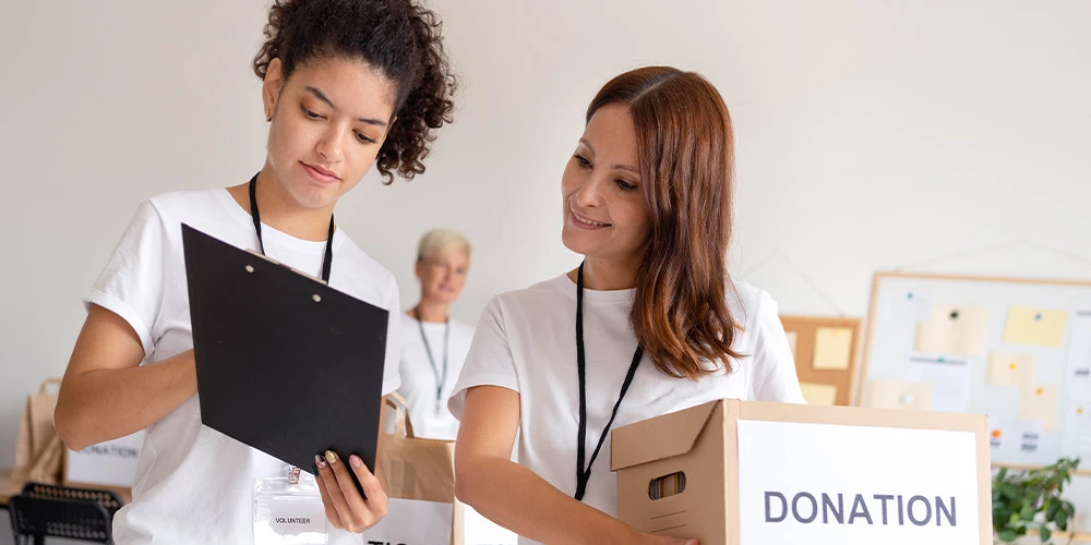 6 types of volunteer activities that look good on a resume